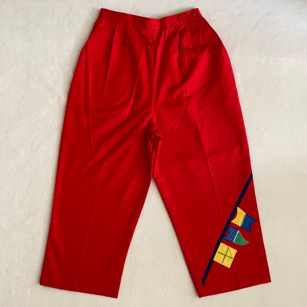 {VTG} The Frog Pond | 80s Embroidered Flags High Waisted Pleated Capri Pants Red